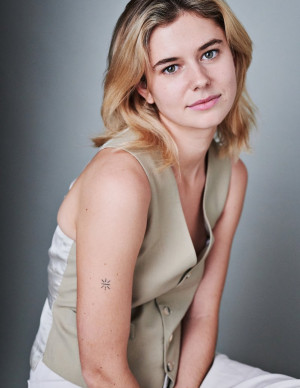 Alison Oliver